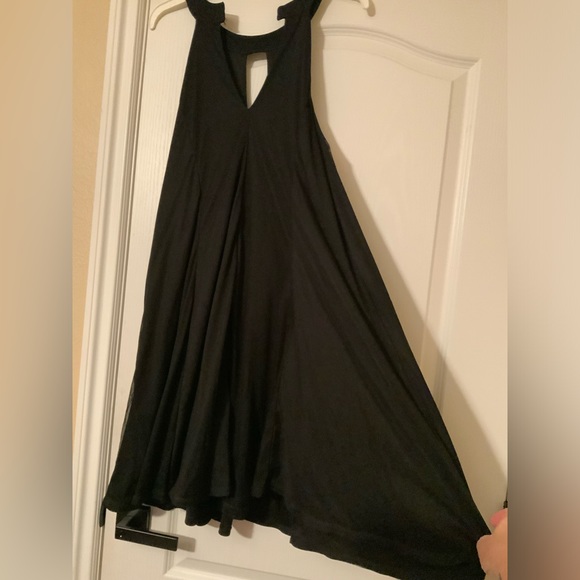 Torrid Gorgeous floral embroidered black dress size 1X. - Picture 6 of 10